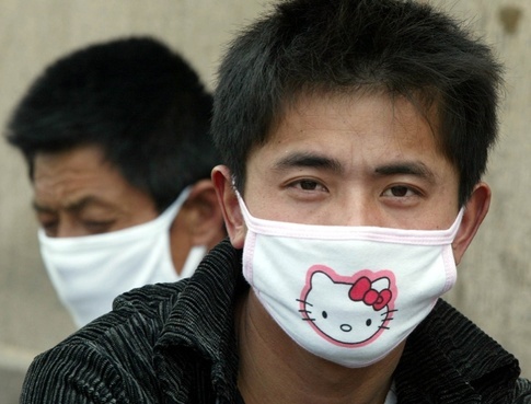 Tajvans with mask against flu